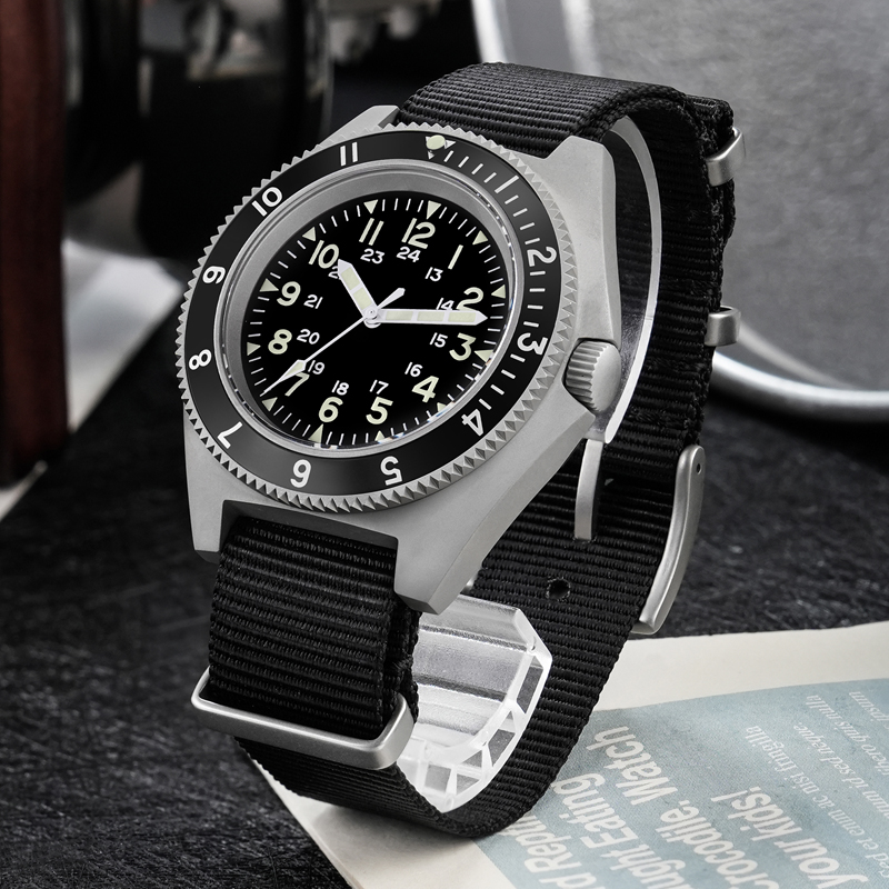 Watchdives WD1972 montre à Qua - Accessories With Watch avis et prix