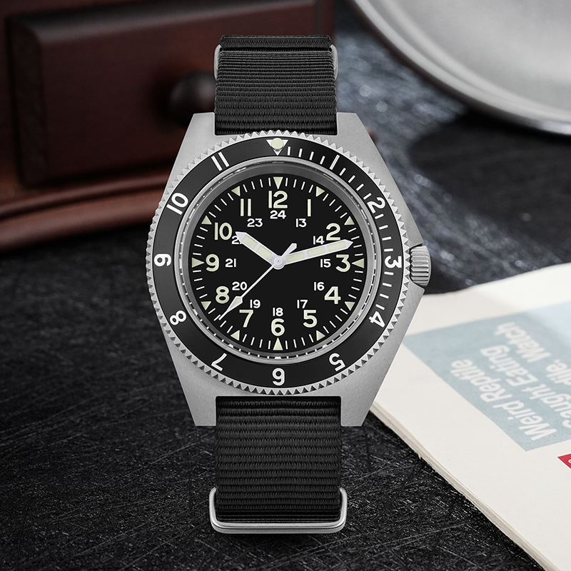 Watchdives WD1972 montre à Qua - Accessories With Watch avis et prix